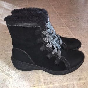 COLUMBIA black suede fur lined omni grip boots